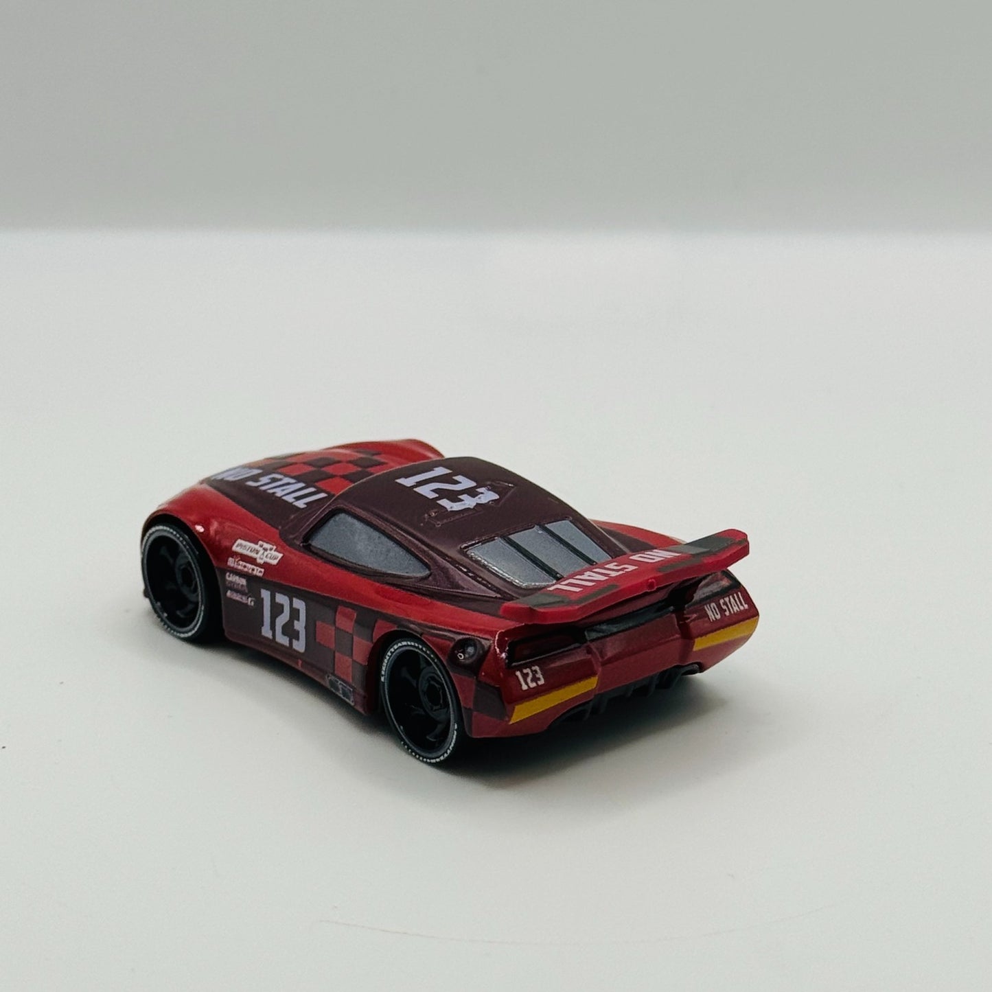 Disney Pixar Cars - JONAS CARVERS NO STALL 2026 - 1:55 Diecast *NEW OUT OF BOX*