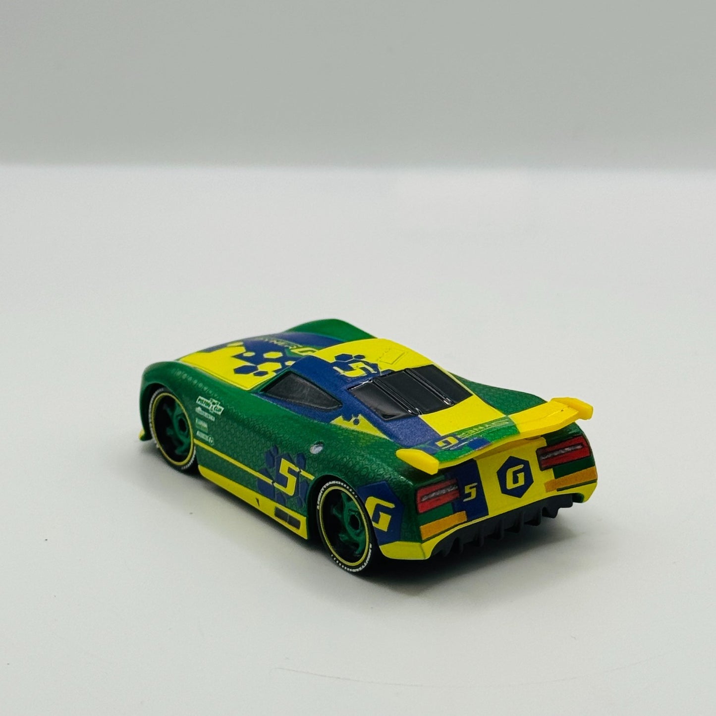 Disney Pixar Cars - ERIC BRAKER SYNERG 2026 - 1:55 Diecast *NEW OUT OF BOX*