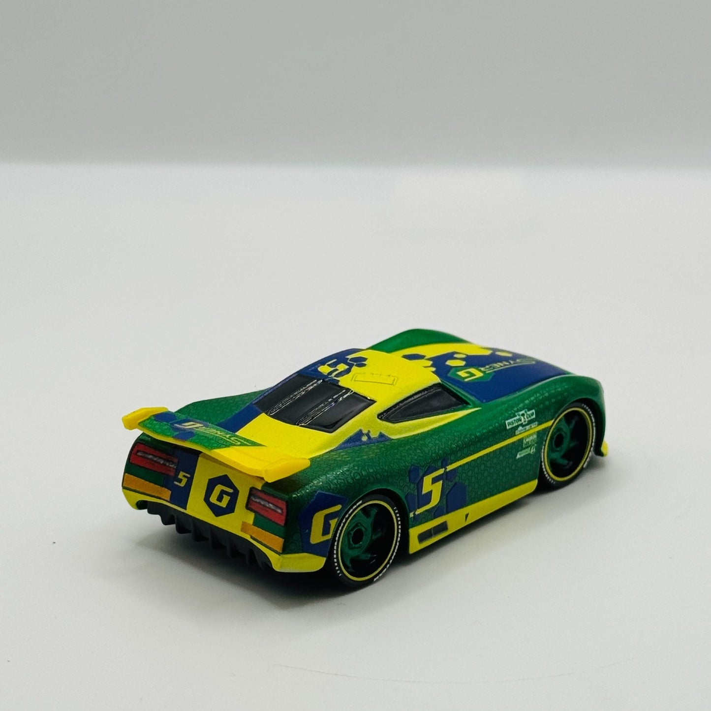 Disney Pixar Cars - ERIC BRAKER SYNERG 2026 - 1:55 Diecast *NEW OUT OF BOX*