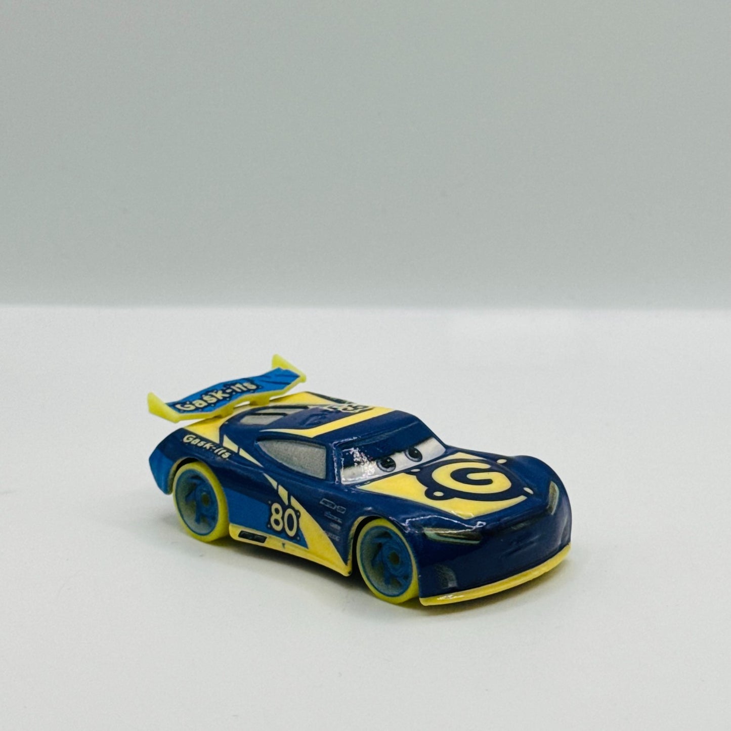 Disney Pixar Cars - GLOW RACERS DAN CARCIA (Glow In The Dark) - 1:55 Diecast