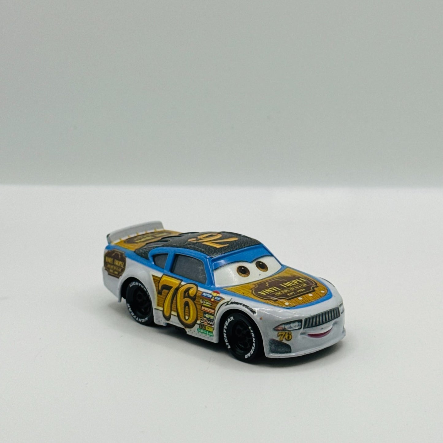 Disney Pixar Cars - REV ROADAGES VINYL TOUPEE Veteran Racer Vietnam 1:55 Diecast