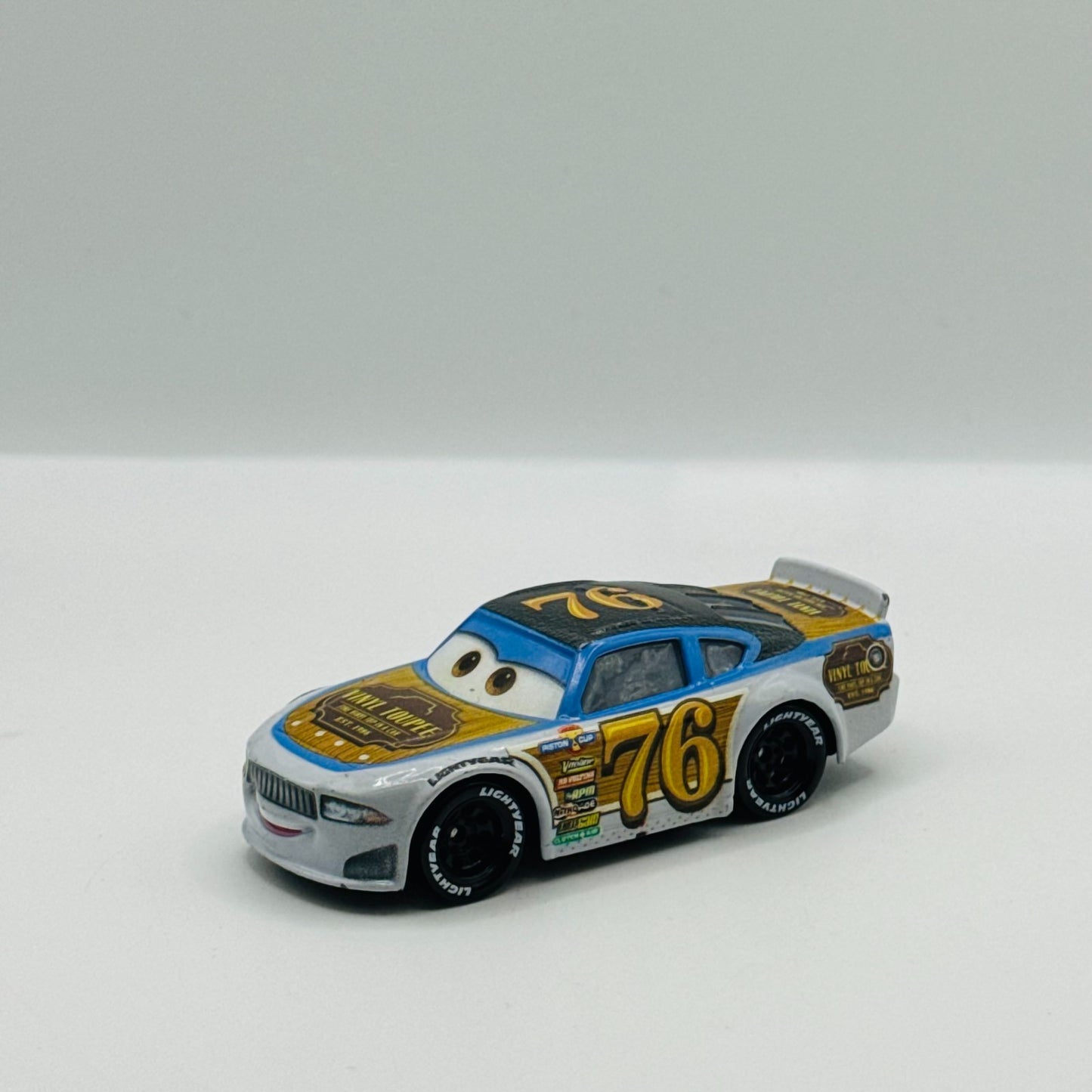 Disney Pixar Cars - REV ROADAGES VINYL TOUPEE Veteran Racer Vietnam 1:55 Diecast