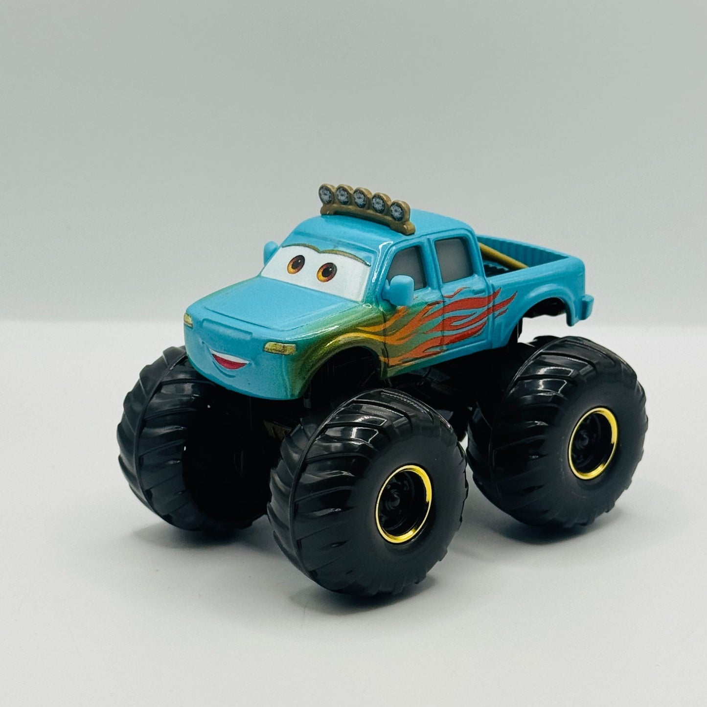 Disney Pixar Cars - IVY *Deluxe* On The Road - 1:55 Diecast *NEW OUT OF BOX*