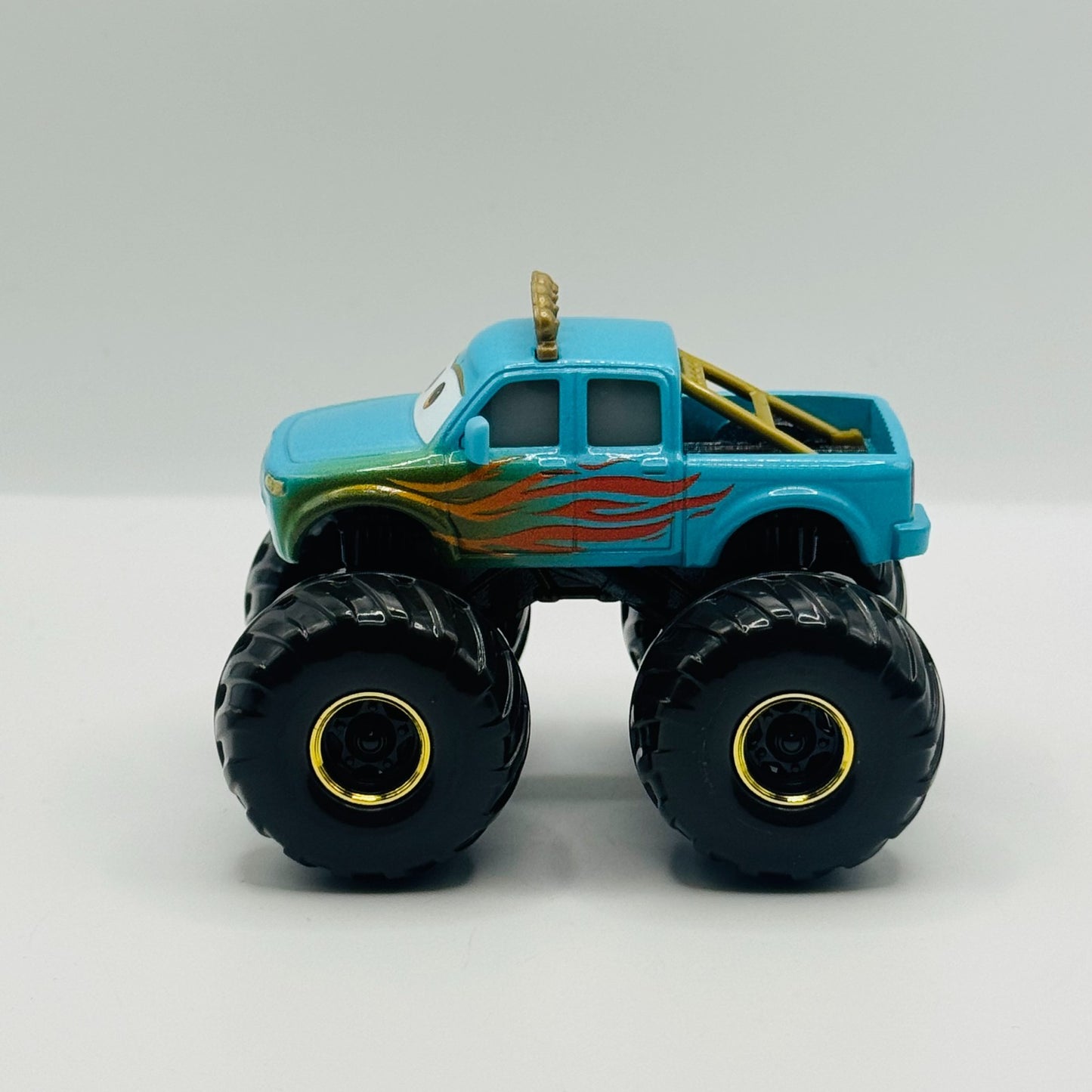 Disney Pixar Cars - IVY *Deluxe* On The Road - 1:55 Diecast *NEW OUT OF BOX*