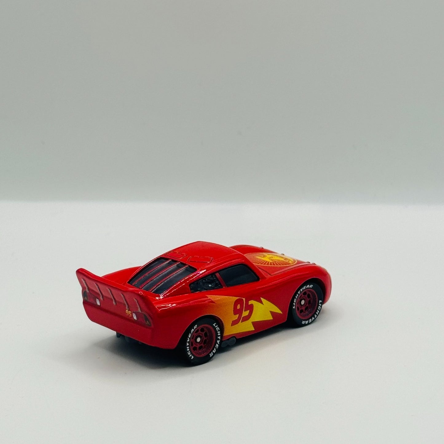 Disney Pixar Cars - ROAD TRIP LIGHTNING MCQUEEN - 1:55 Diecast *NEW OUT OF BOX*