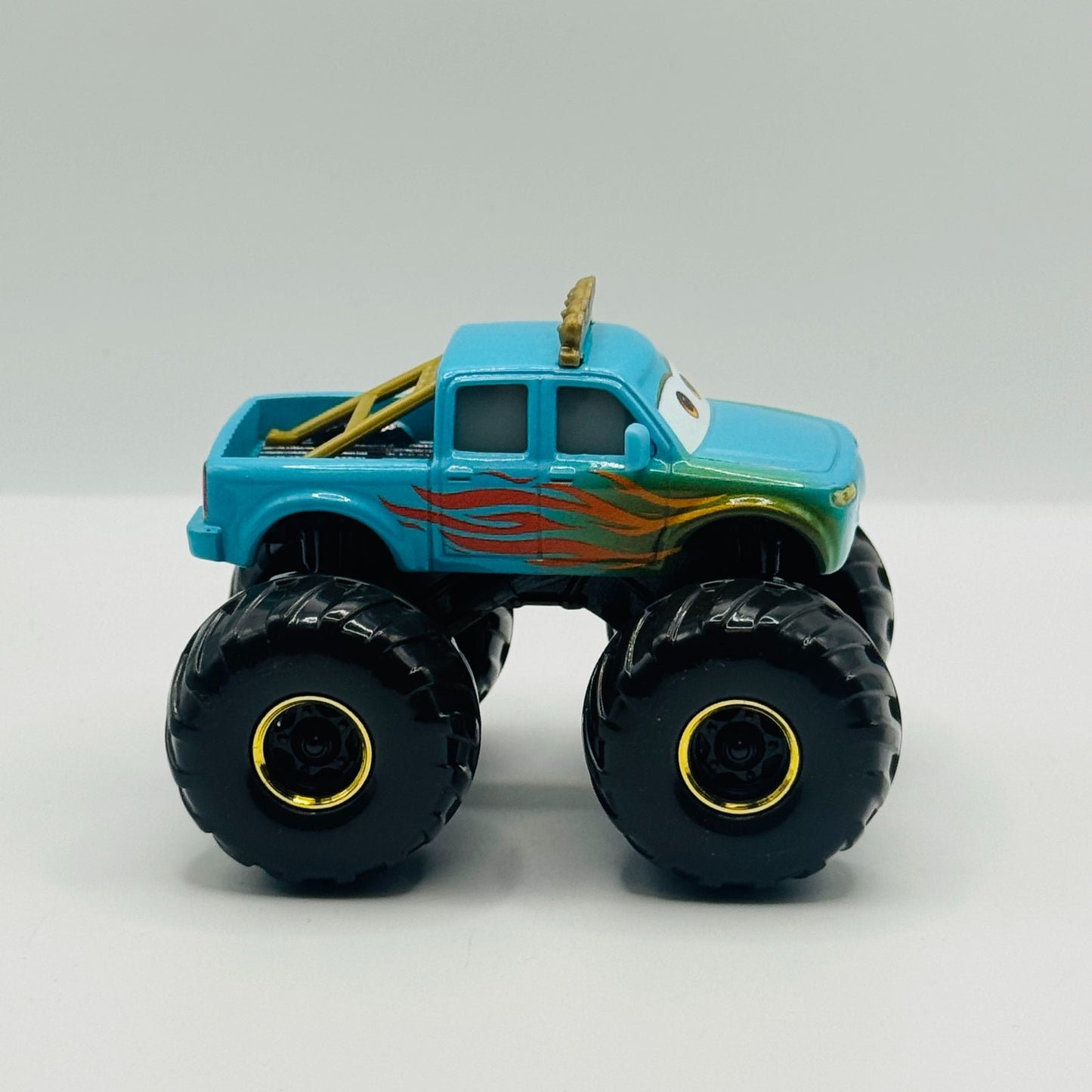 Disney Pixar Cars - IVY *Deluxe* On The Road - 1:55 Diecast *NEW OUT OF BOX*