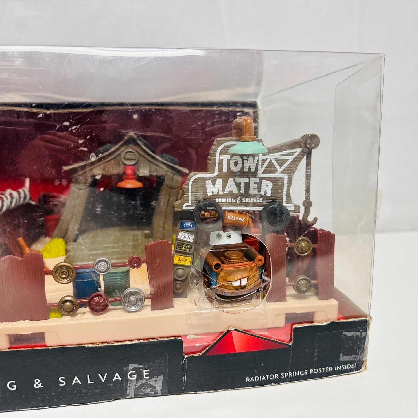Disney Pixar Cars PRECISION SERIES TOW MATER TOWING & SALVAGE YARD 1:55 Diecast