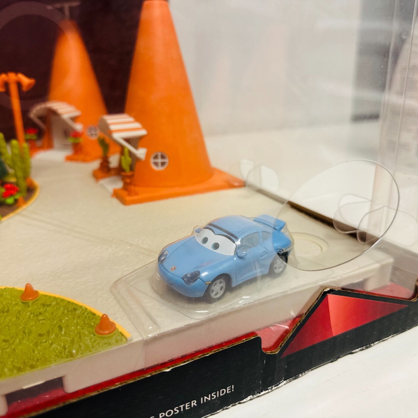 Disney Pixar Cars PRECISION SERIES SALLY'S COZY CONE MOTEL Light Up 1:55 Diecast