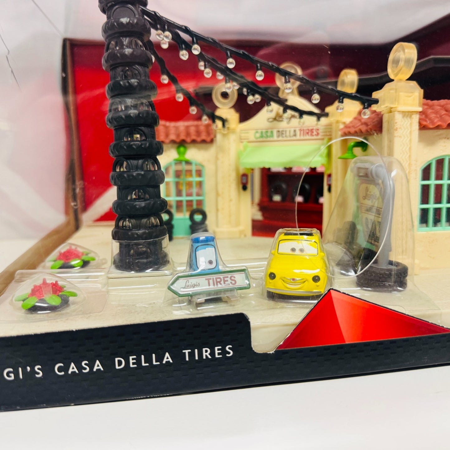 Disney Pixar Cars PRECISION SERIES LUIGI'S CASA DELLA TIRES Lights 1:55 Diecast
