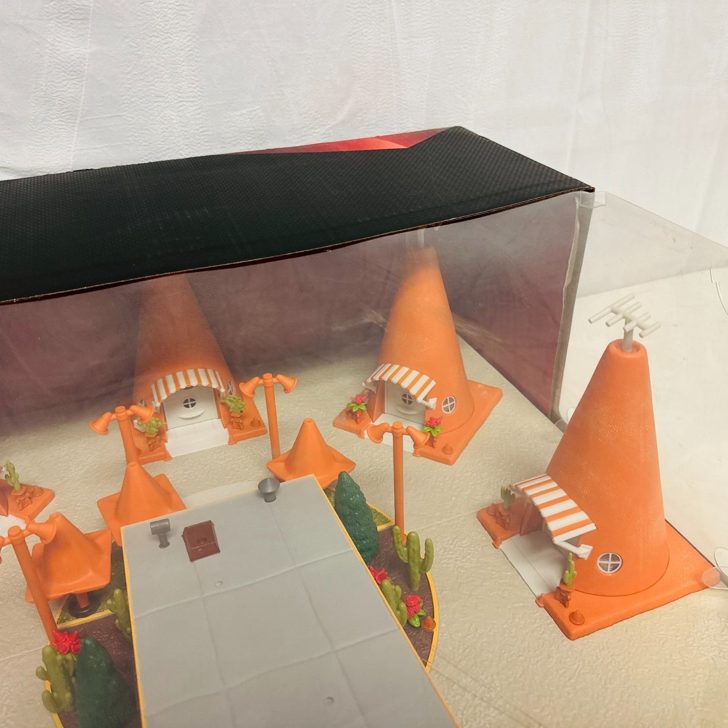 Disney Pixar Cars PRECISION SERIES SALLY'S COZY CONE MOTEL Light Up 1:55 Diecast