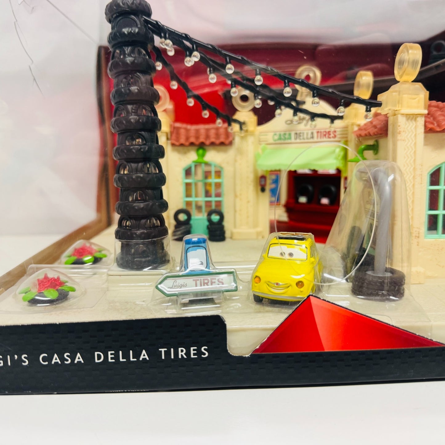 Disney Pixar Cars PRECISION SERIES LUIGI'S CASA DELLA TIRES Lights 1:55 Diecast