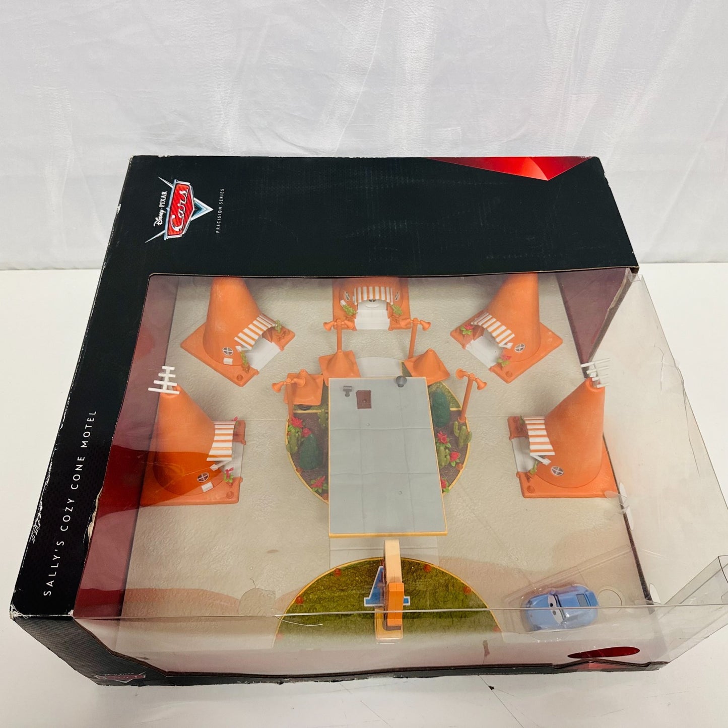 Disney Pixar Cars PRECISION SERIES SALLY'S COZY CONE MOTEL Light Up 1:55 Diecast