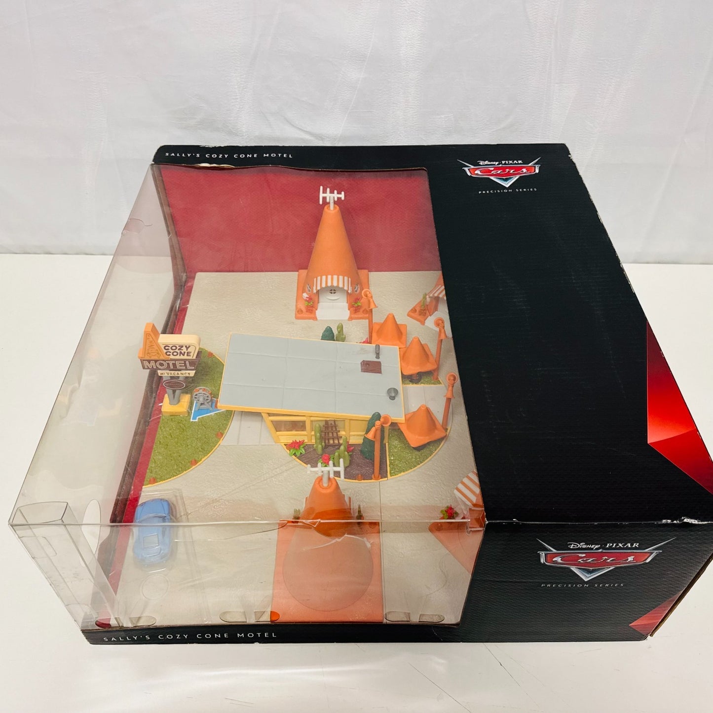 Disney Pixar Cars PRECISION SERIES SALLY'S COZY CONE MOTEL Light Up 1:55 Diecast