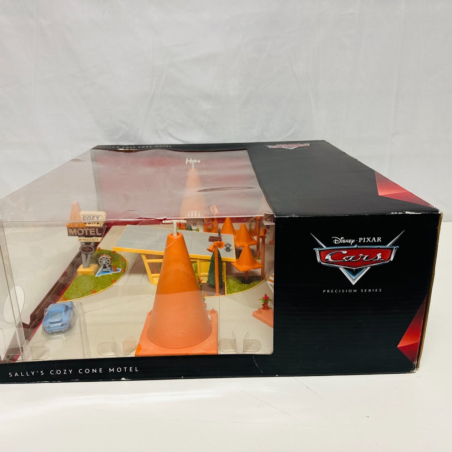Disney Pixar Cars PRECISION SERIES SALLY'S COZY CONE MOTEL Light Up 1:55 Diecast