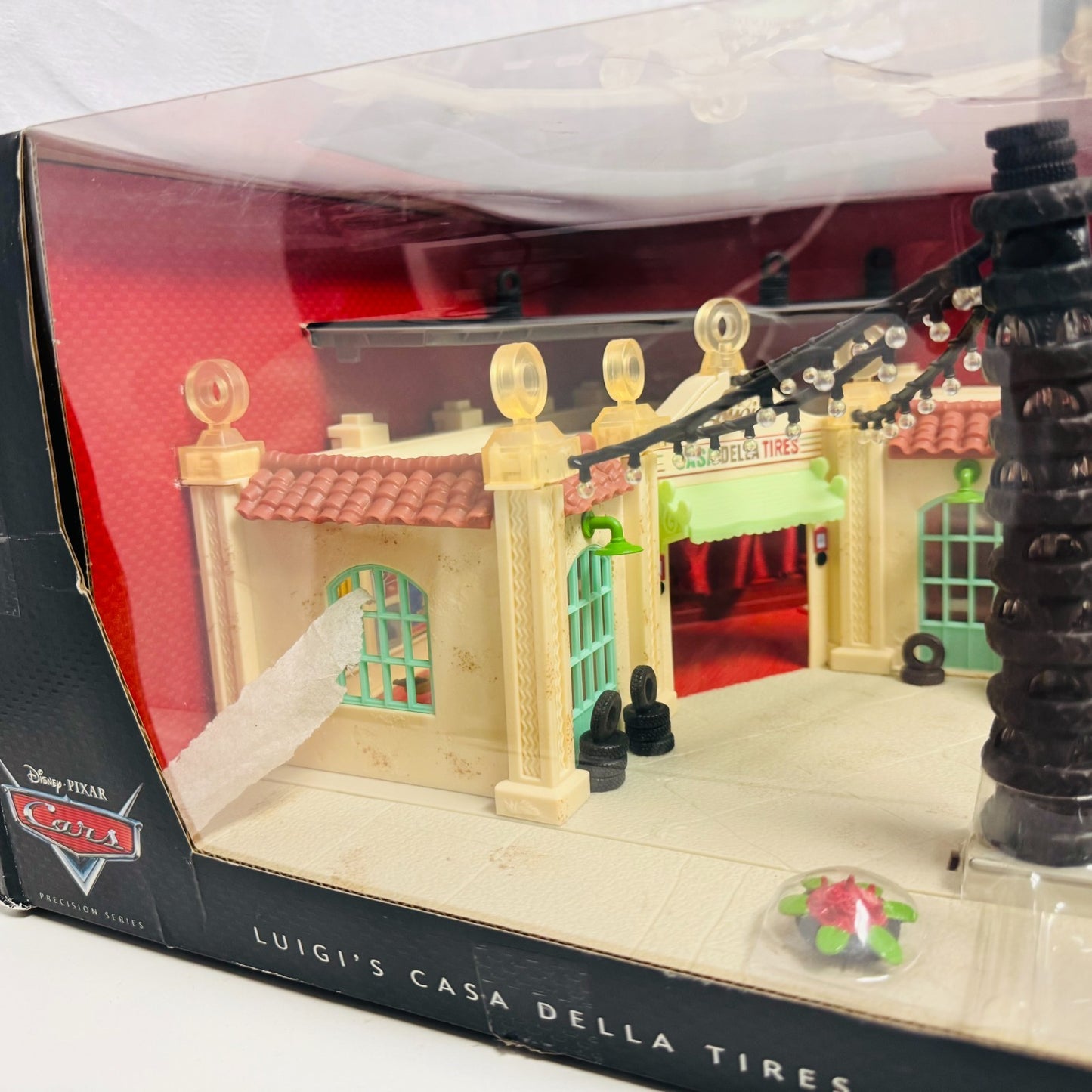 Disney Pixar Cars PRECISION SERIES LUIGI'S CASA DELLA TIRES Lights 1:55 Diecast