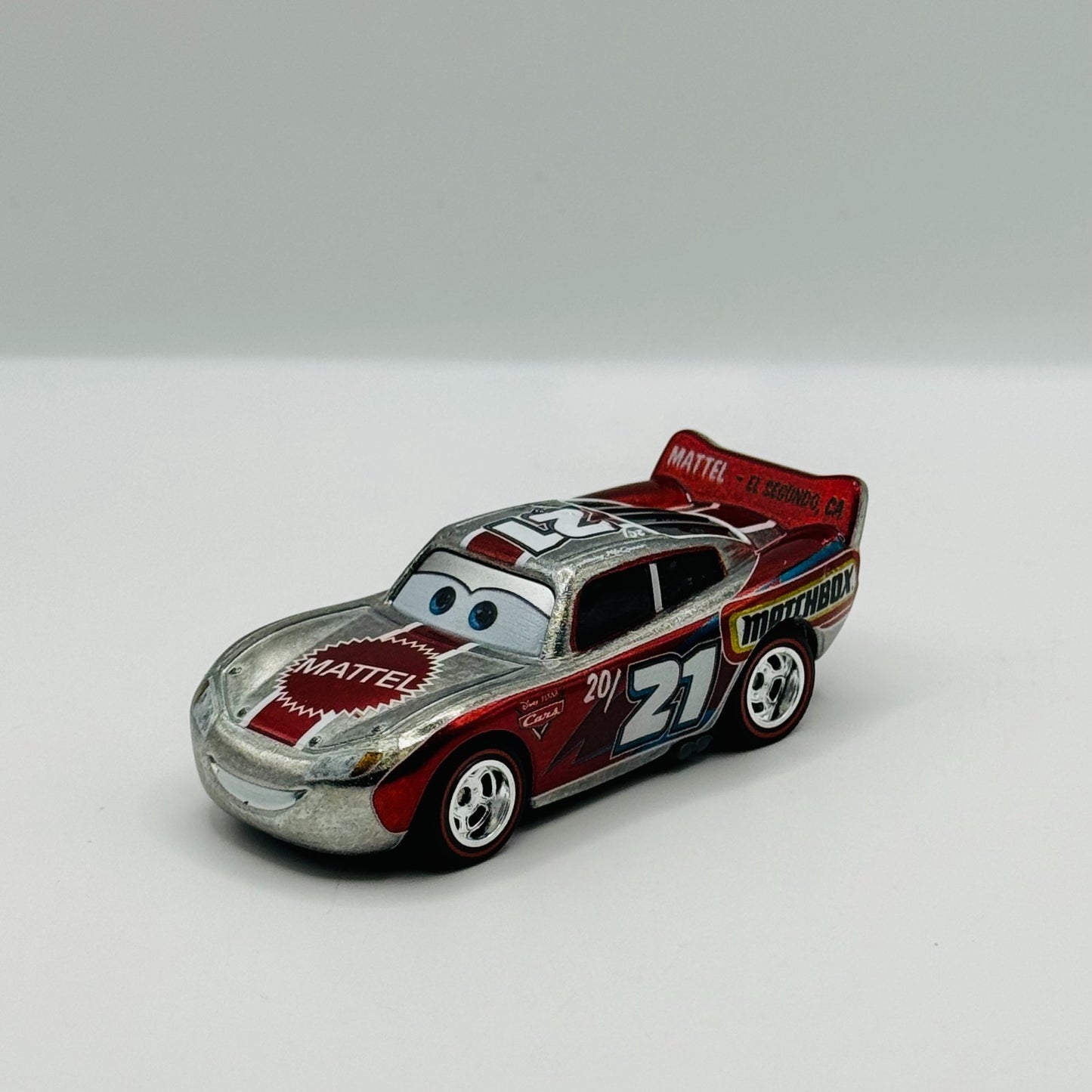 Disney Pixar Cars - MATTEL 20/21 EMPLOYEE MCQUEEN MATCHBOX - 1:55 Diecast