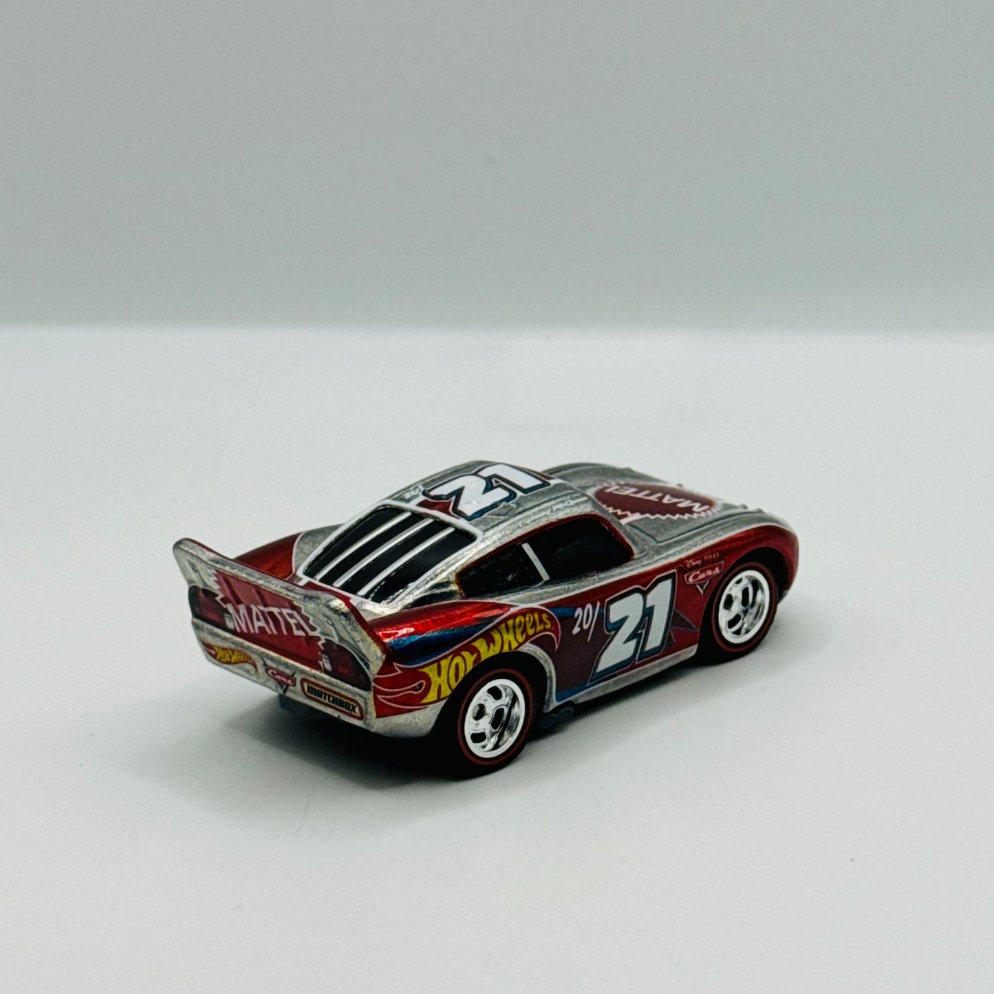 Disney Pixar Cars - MATTEL 20/21 EMPLOYEE MCQUEEN MATCHBOX - 1:55 Diecast