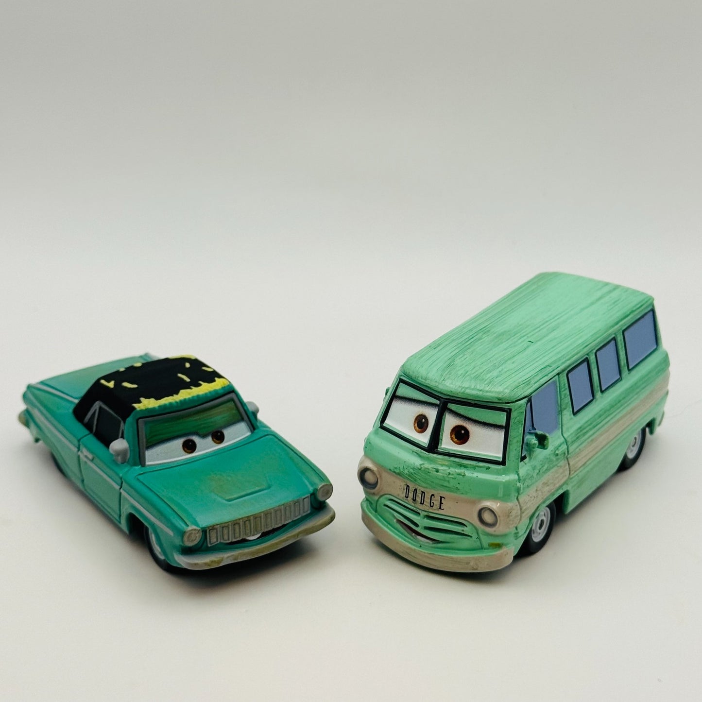 Disney Pixar Cars - DUSTY RUST-EZE & RUSTY RUST-EZE 1:55 Diecast *NEW OUT OF BOX