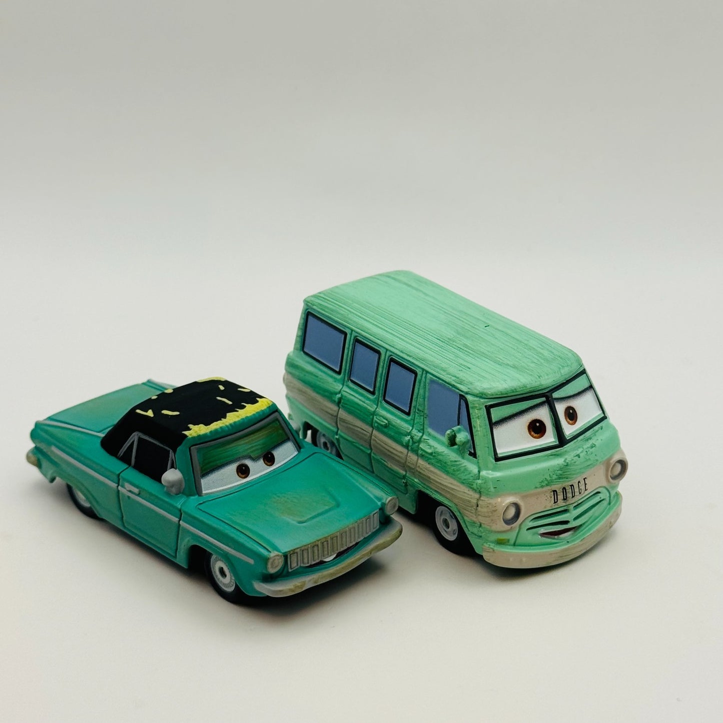 Disney Pixar Cars - DUSTY RUST-EZE & RUSTY RUST-EZE 1:55 Diecast *NEW OUT OF BOX