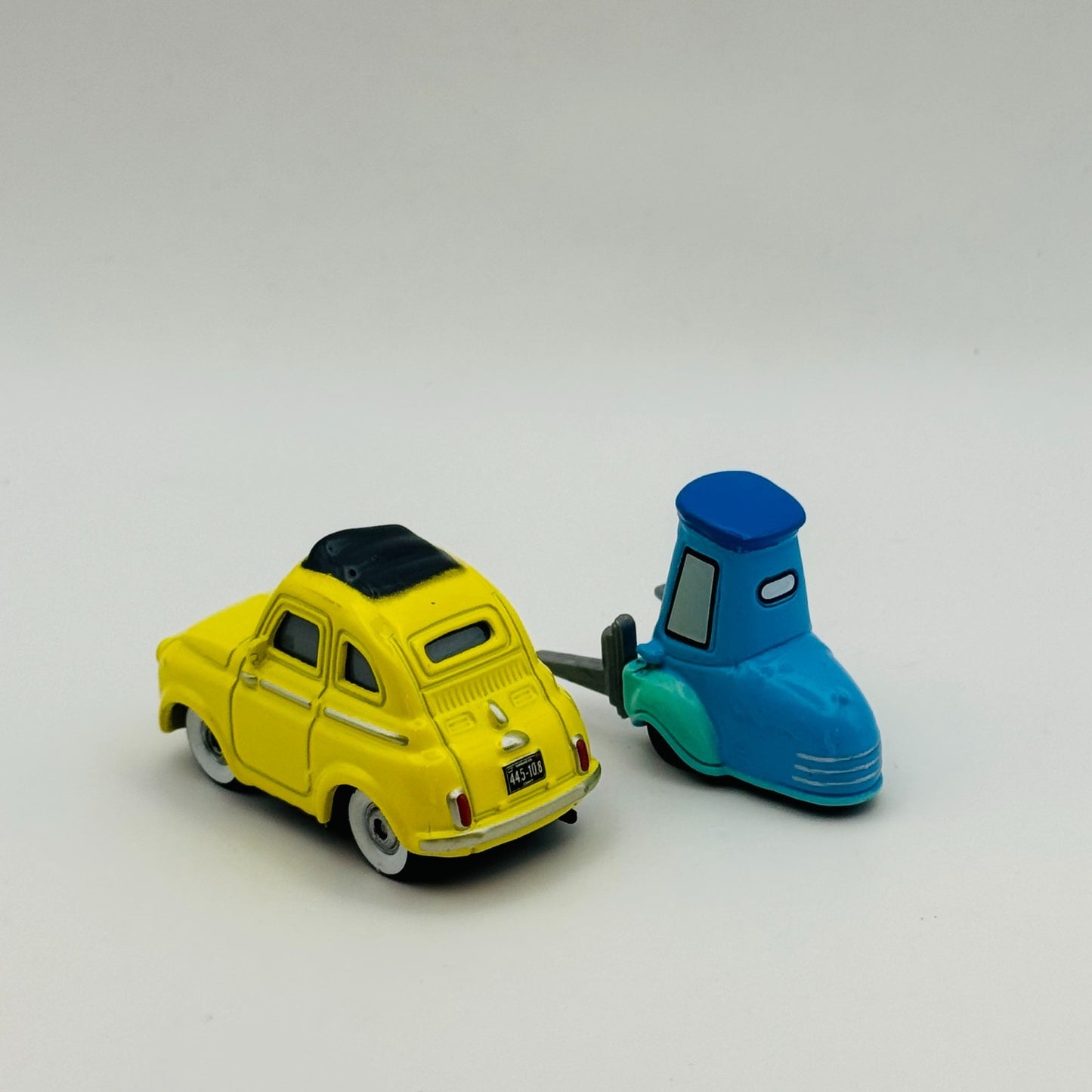 Disney Pixar Cars - LUIGI & GUIDO 2022 - 1:55 Diecast *NEW OUT OF BOX*