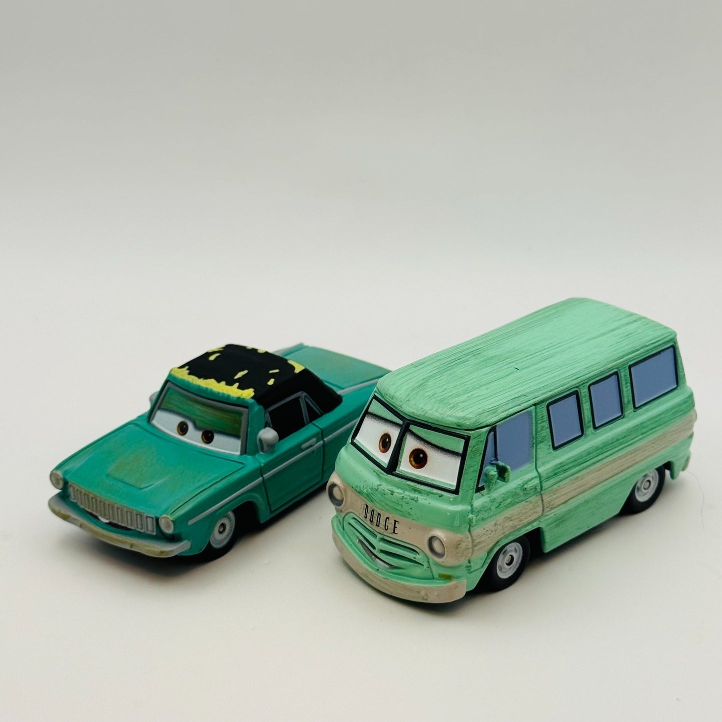 Disney Pixar Cars - DUSTY RUST-EZE & RUSTY RUST-EZE 1:55 Diecast *NEW OUT OF BOX
