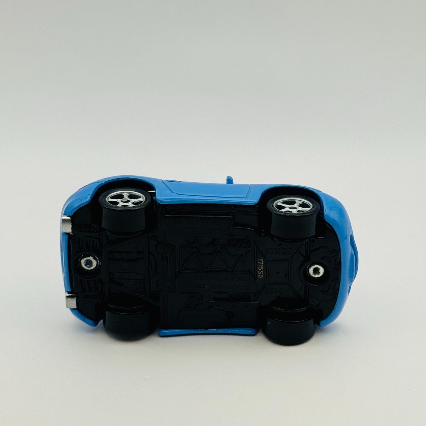 Disney Pixar Cars - SALLY [Porsche 911] 2022 - 1:55 Diecast *NEW OUT OF BOX*