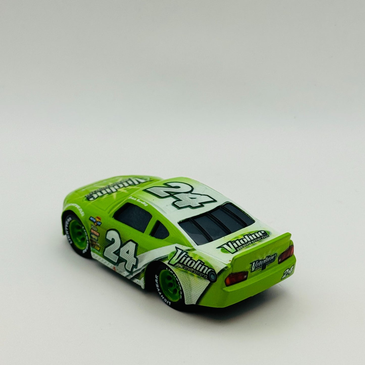 Disney Pixar Cars - BRICK YARDLEY VITOLINE 2022 - 1:55 Diecast *NEW OUT OF BOX*
