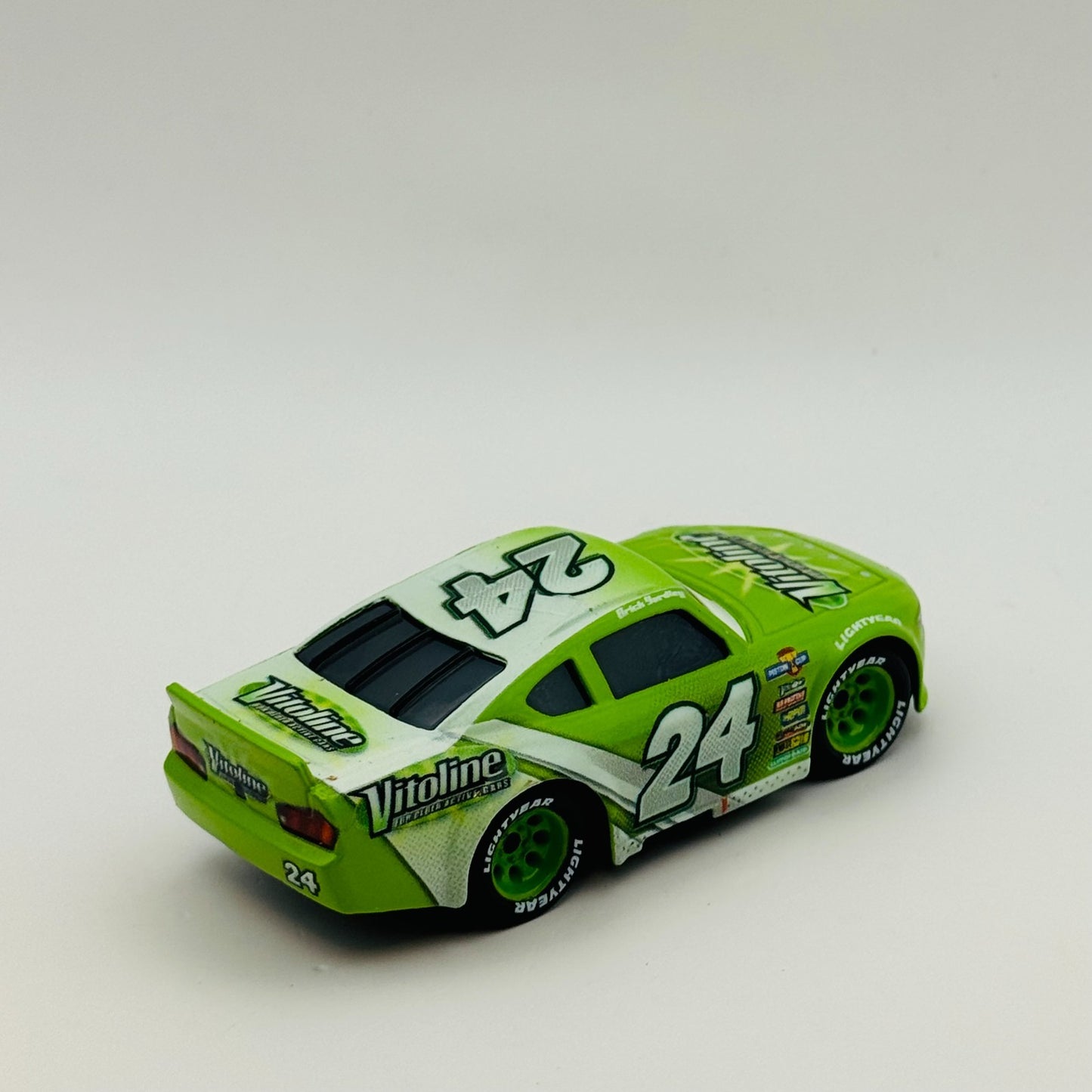 Disney Pixar Cars - BRICK YARDLEY VITOLINE 2022 - 1:55 Diecast *NEW OUT OF BOX*