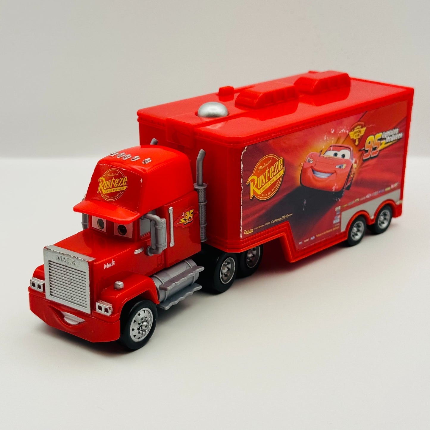 Disney Pixar Cars - QUICK CHANGERS DELUXE MACK TRANSPORTER CARS 2 - 1:55 Scale