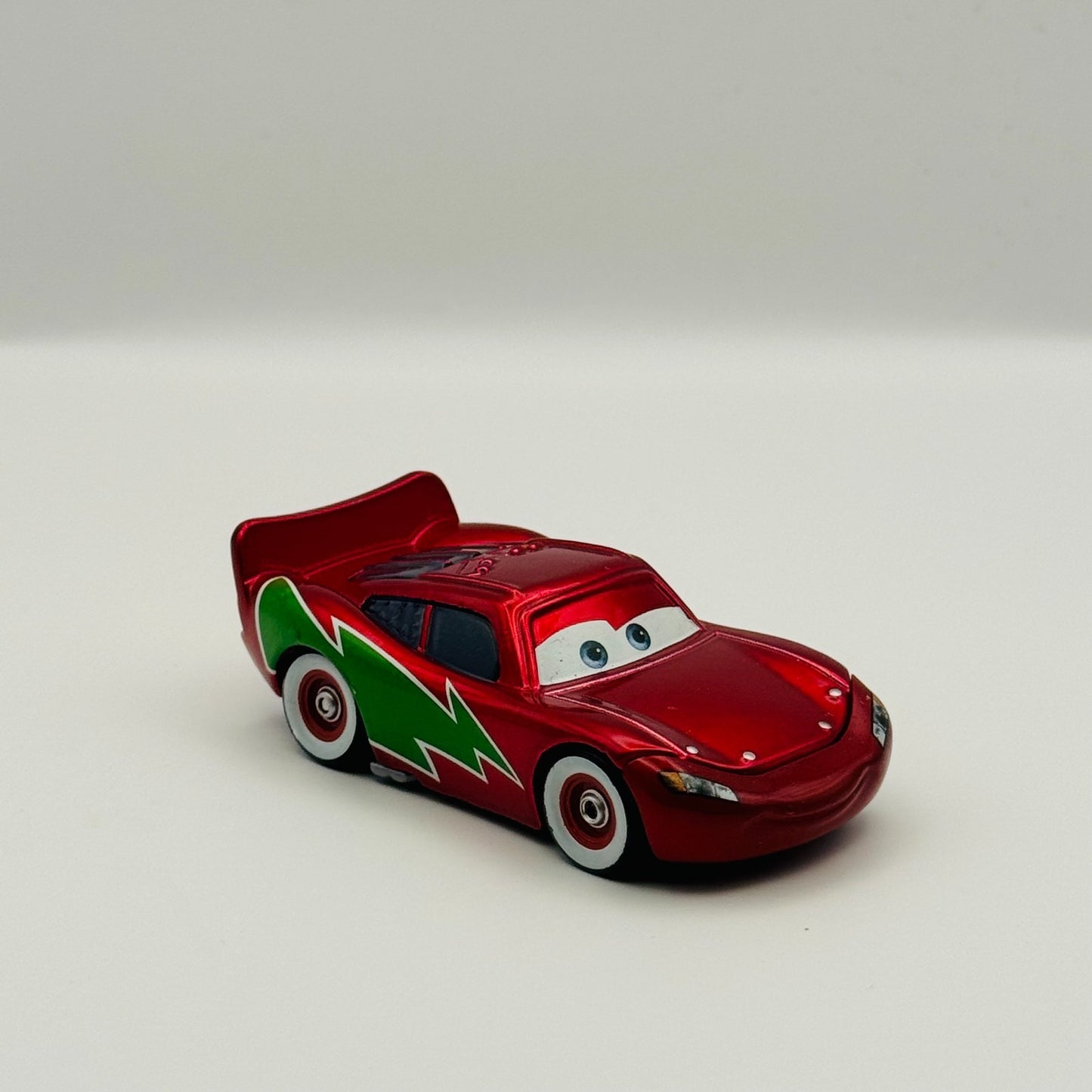 Disney Pixar Cars - HOLIDAY HOTSHOT MCQUEEN Mater Saves Christmas - 1:55 Diecast