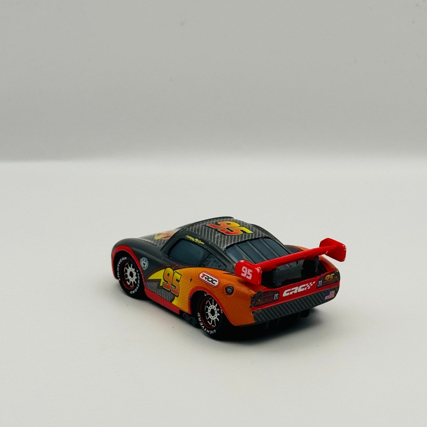 Disney Pixar Cars - CARBON RACERS LIGHTNING MCQUEEN TROC 2016 - 1:55 Diecast