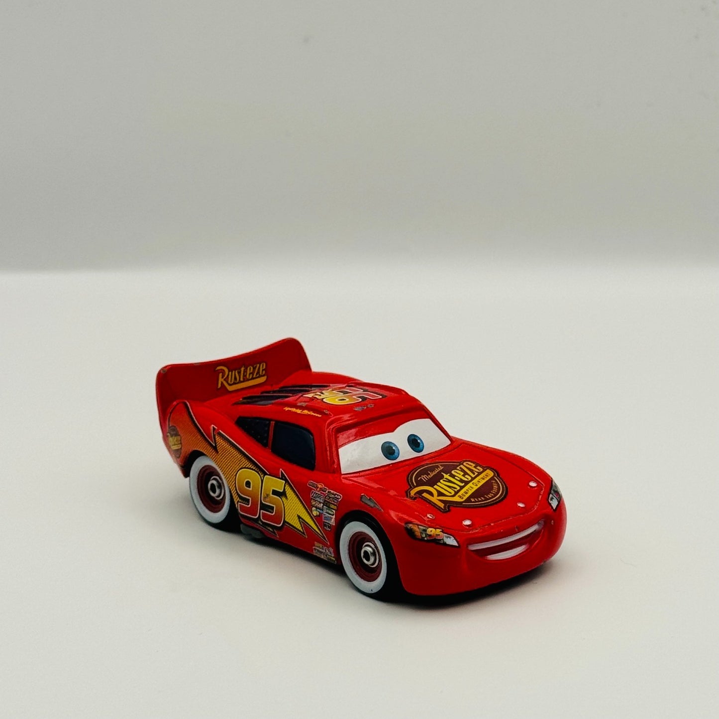 Disney Pixar Cars - WHITEWALLS LIGHTNING MCQUEEN Race O Rama 2009 - 1:55 Diecast