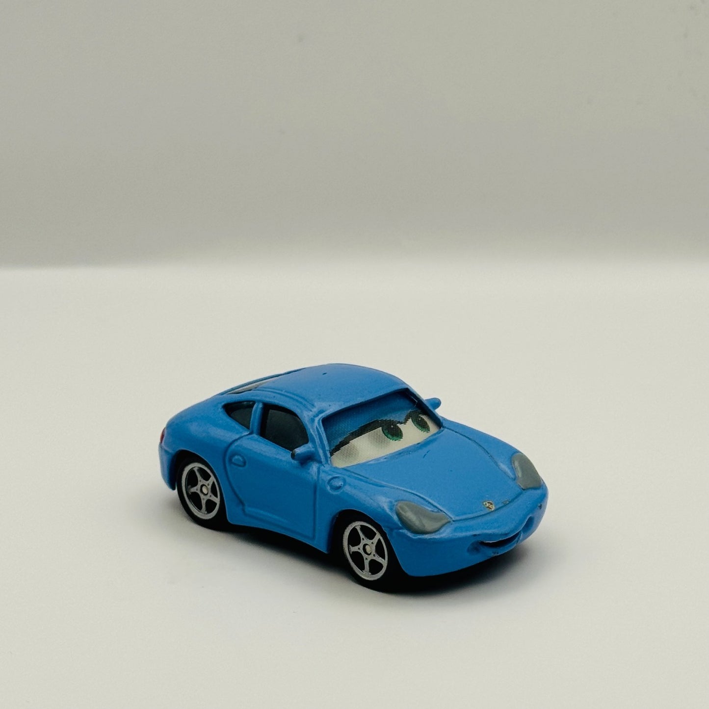 Disney Pixar Cars - LENTICULAR SALLY My Eyes Change 2010 - 1:55 Diecast