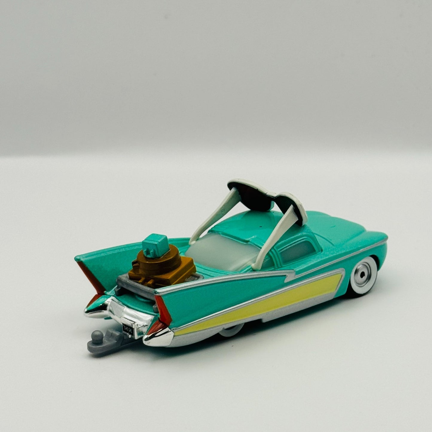 Disney Pixar Cars - ROAD TRIP FLO WITH SUNGLASSES RD TR1P - 1:55 Diecast