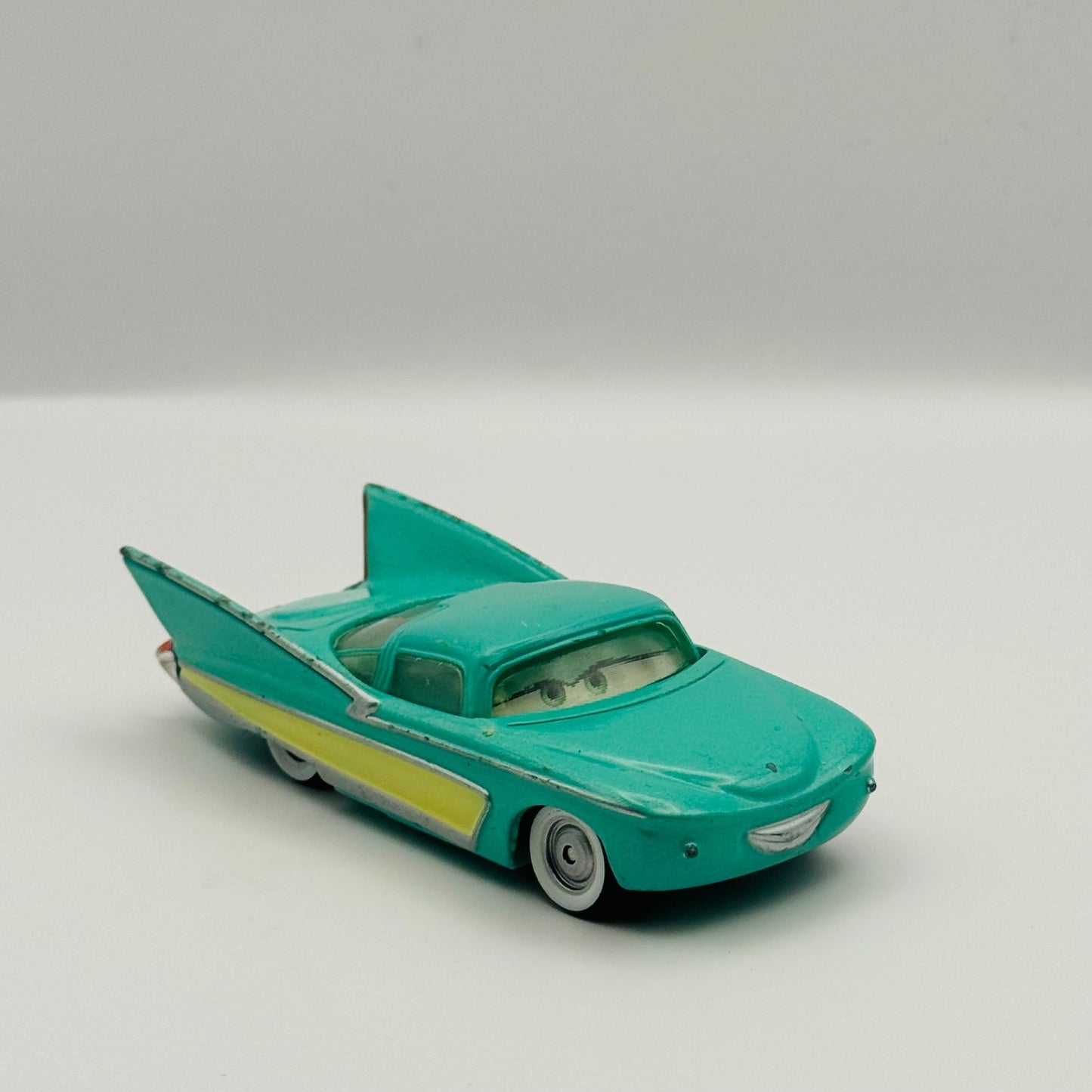Disney Pixar Cars - FLO LENTICULAR My Eyes Change - 1:55 Diecast