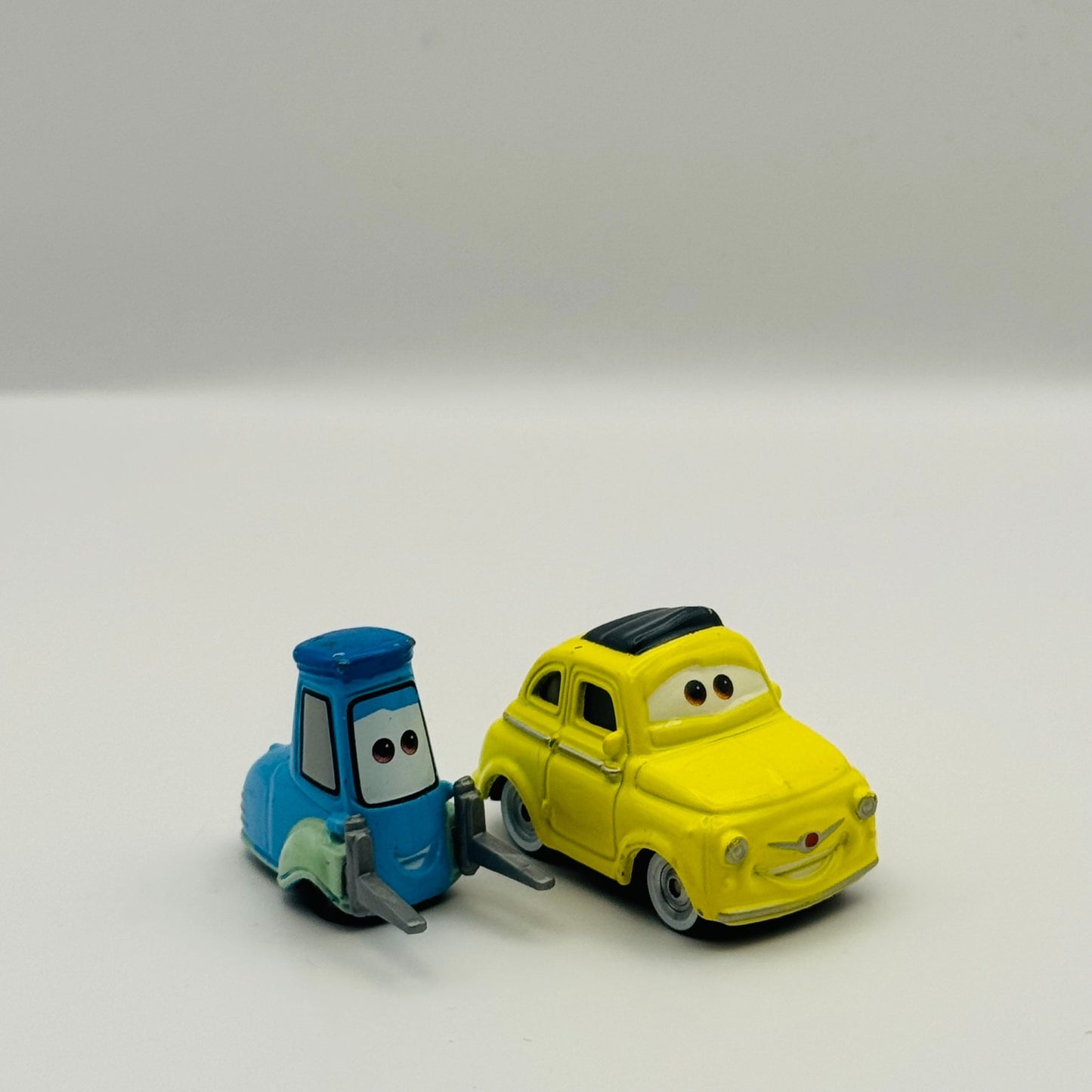 Disney Pixar Cars - LUIGI & GUIDO - 1:55 Diecast