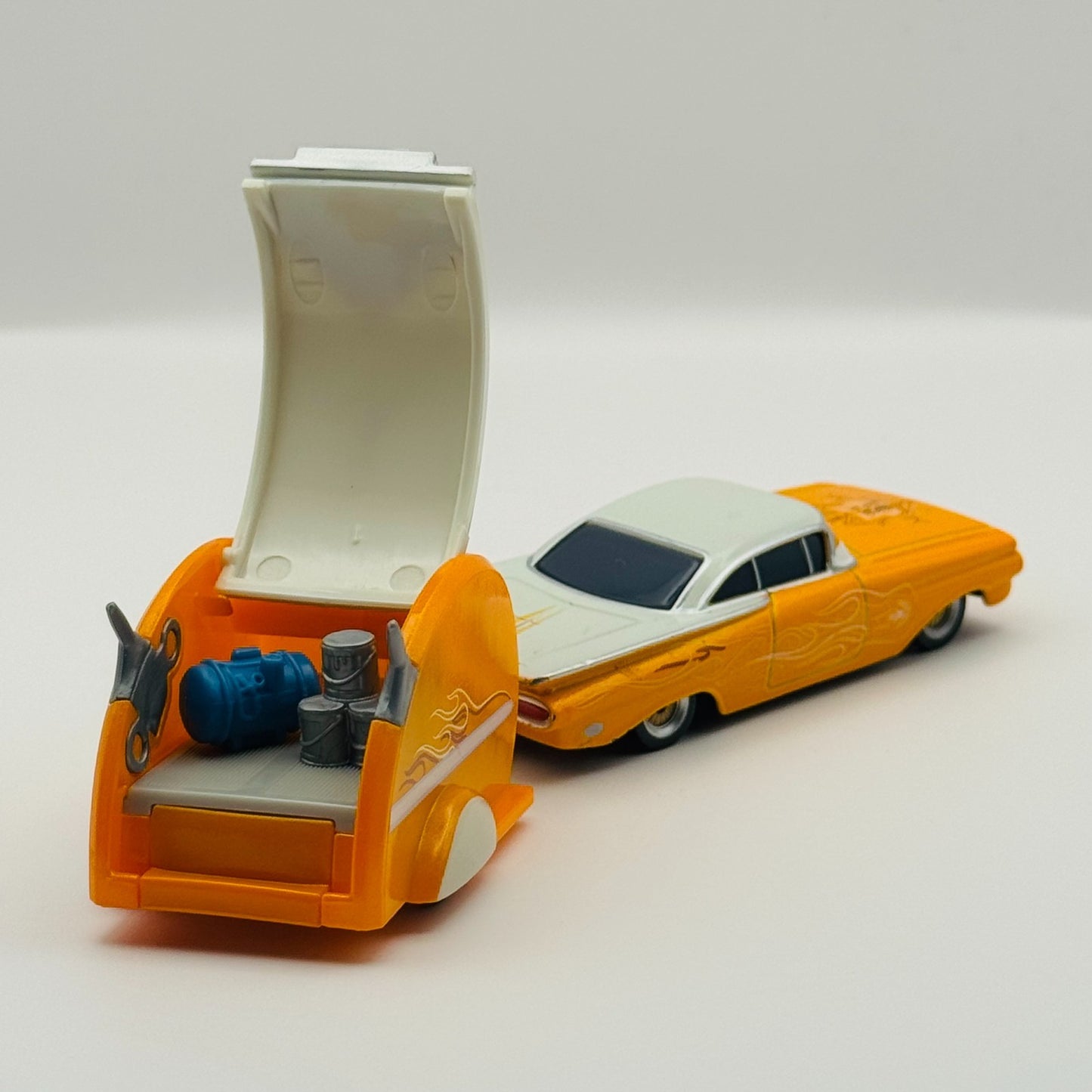 Disney Pixar Cars - ROAD TRIP RAMONE & TRAILER RD TR1P - 1:55 Diecast