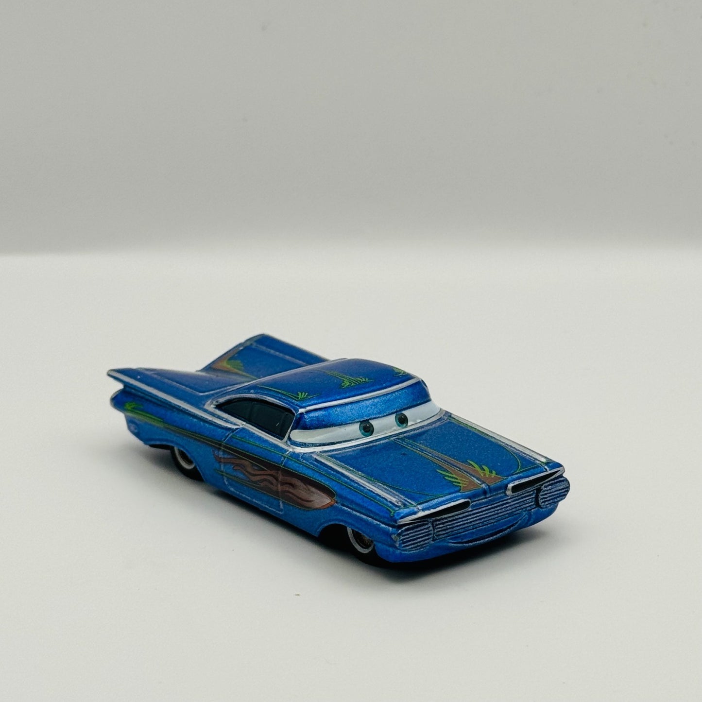 Disney Pixar Cars - GHOSTLIGHT RAMONE Supercharged 2007 - 1:55 Diecast
