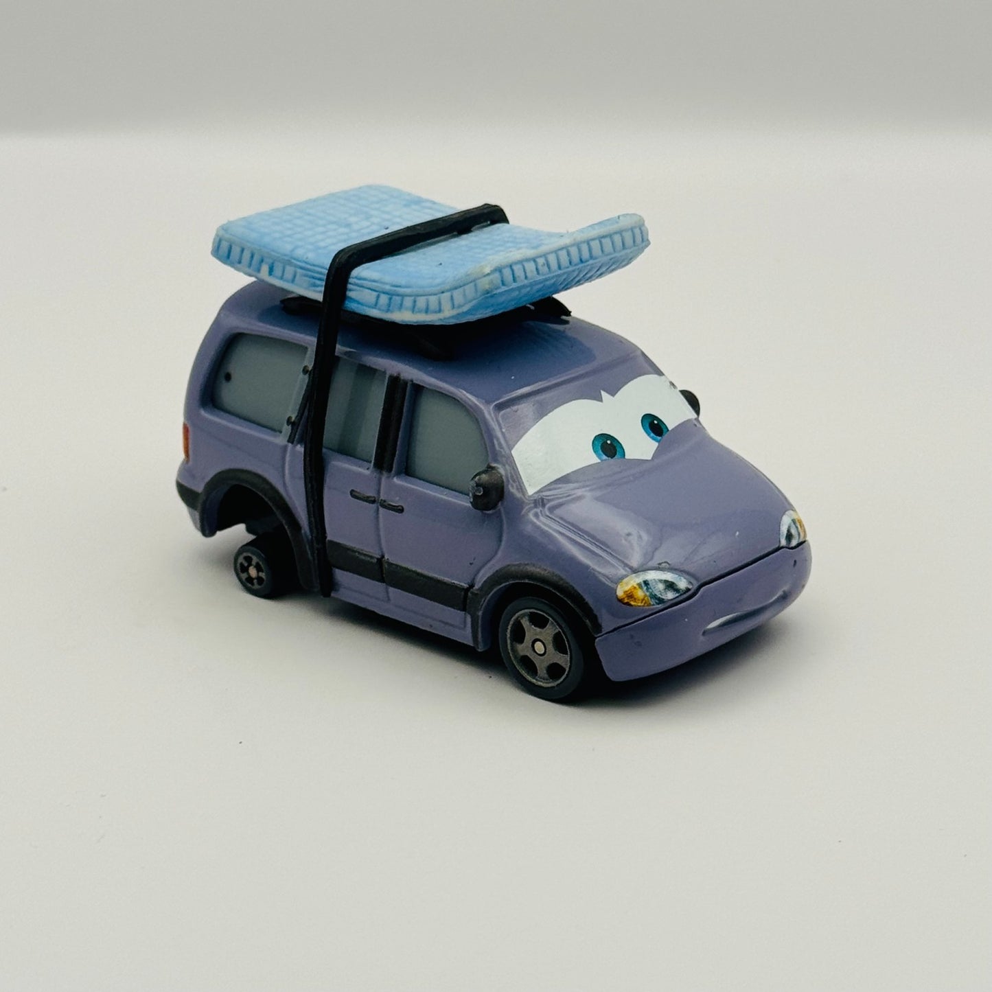 Disney Pixar Cars - LEROY TRAFFIK MATTRESS VAN World of Cars 2008 -1:55 Diecast