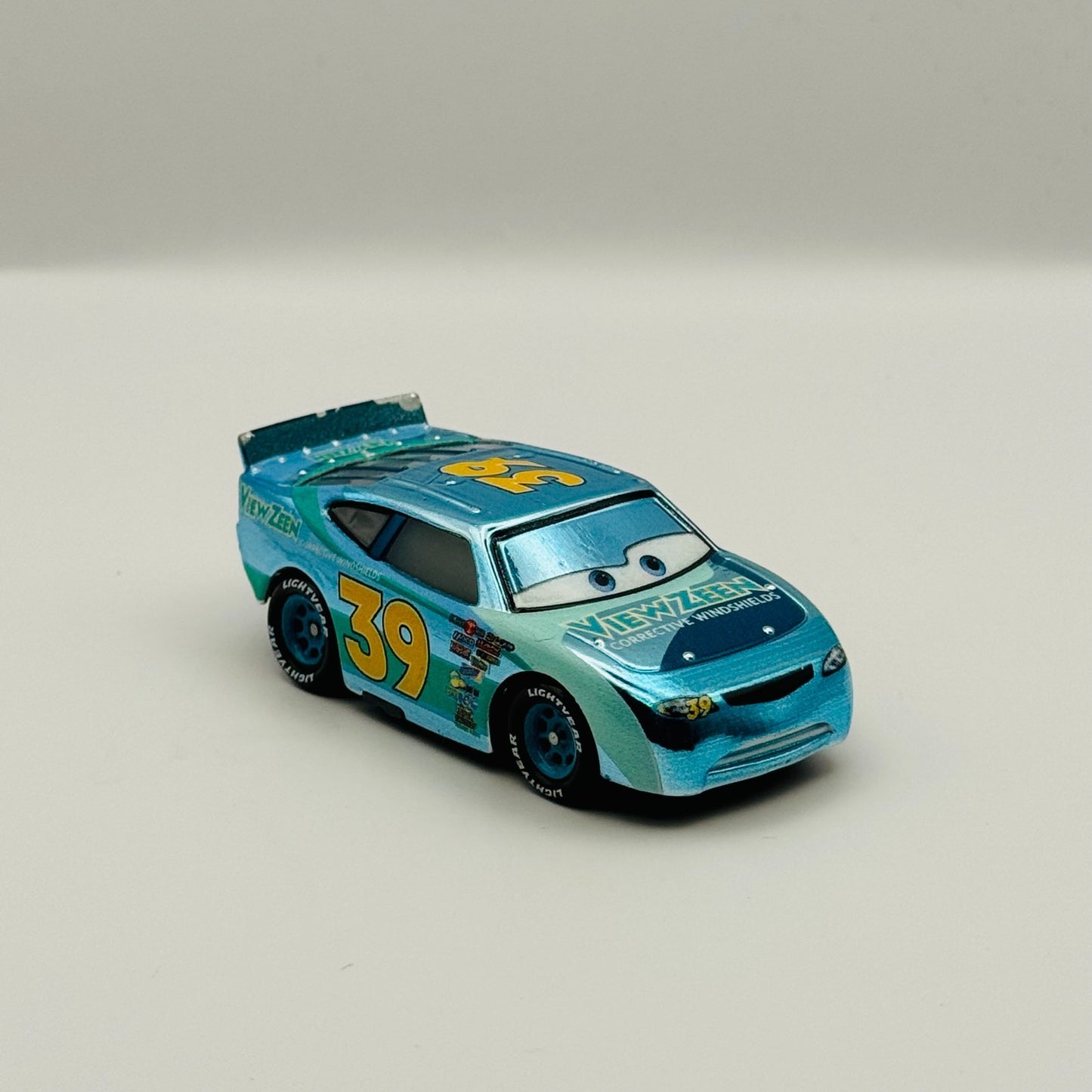 Disney Pixar Cars - METALLIC RYAN SHIELDS VIEW ZEEN Scavenger 2019 1:55 Diecast
