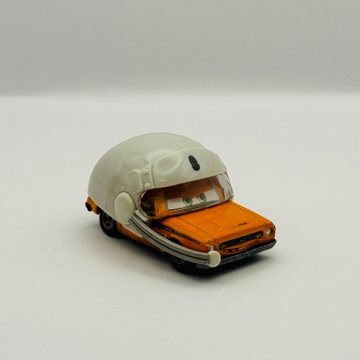 Disney Pixar Cars - GREM & ACER WITH HELMET Lemons Oil Rig Getaway 1:55 Diecast