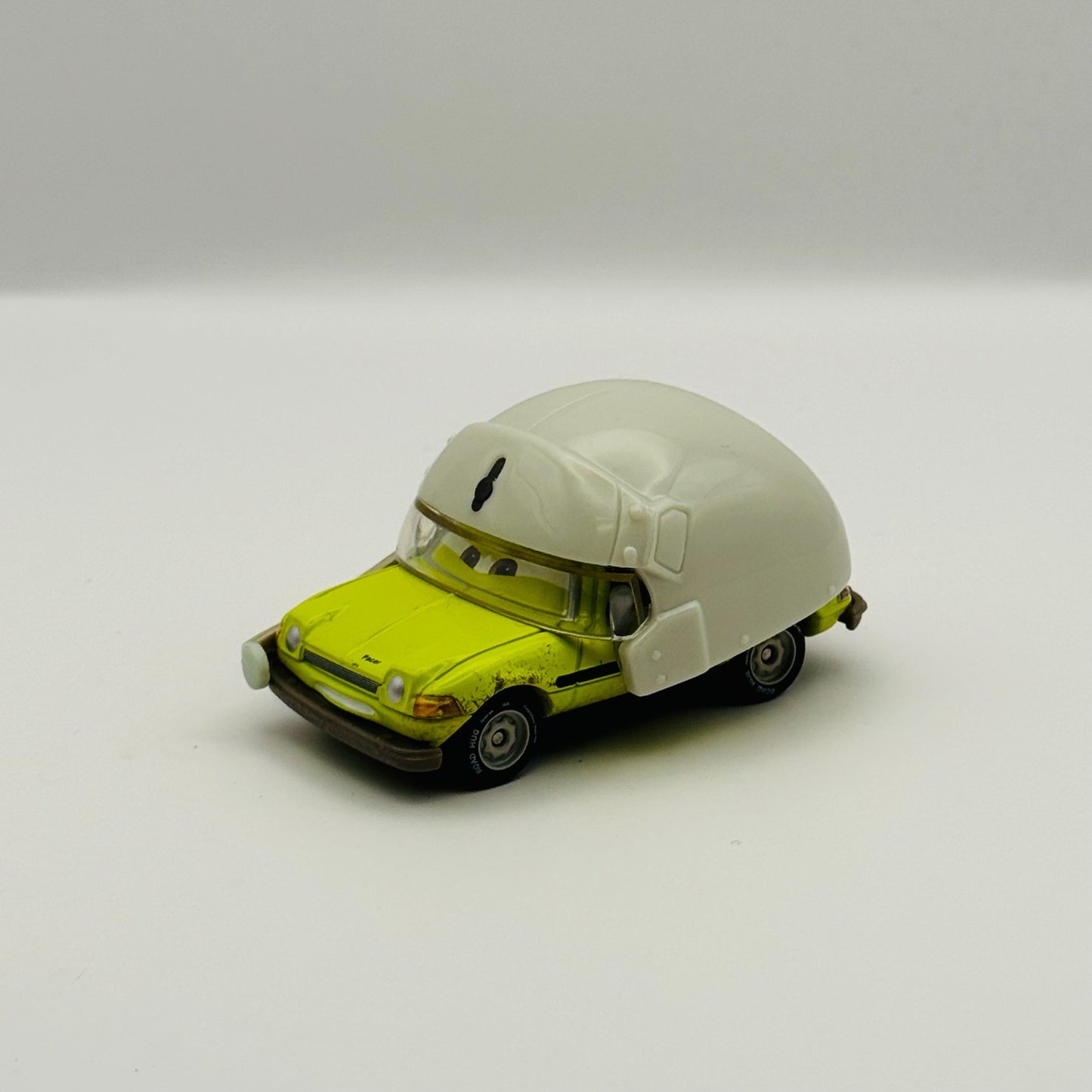 Disney Pixar Cars - GREM & ACER WITH HELMET Lemons Oil Rig Getaway 1:55 Diecast