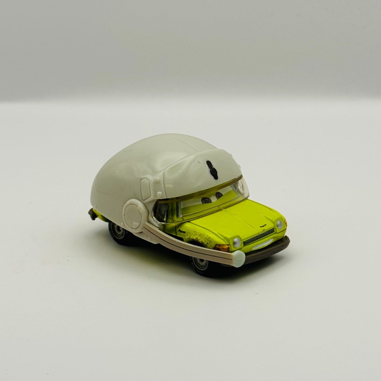 Disney Pixar Cars - GREM & ACER WITH HELMET Lemons Oil Rig Getaway 1:55 Diecast