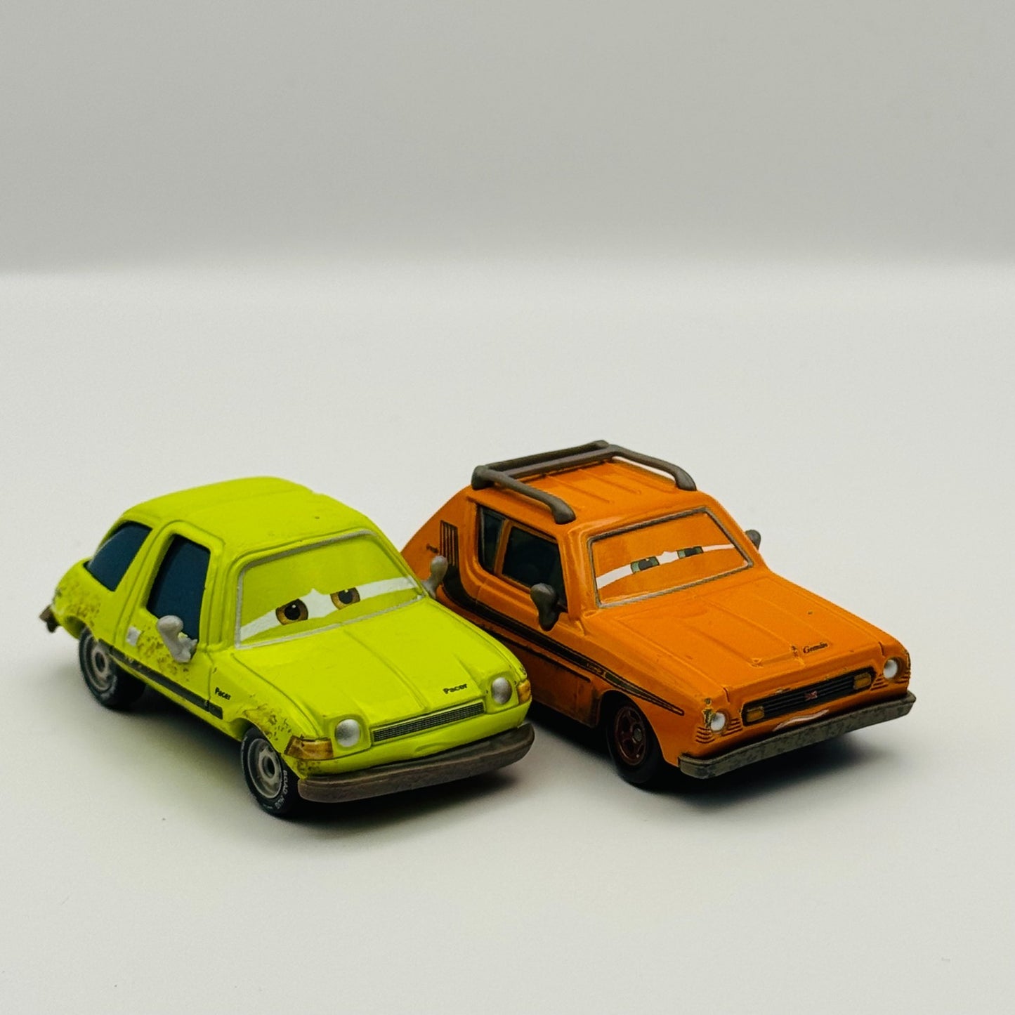 Disney Pixar Cars - GREM & ACER IN TROUBLE Ye Left Turn Inn 2015- 1:55 Diecast