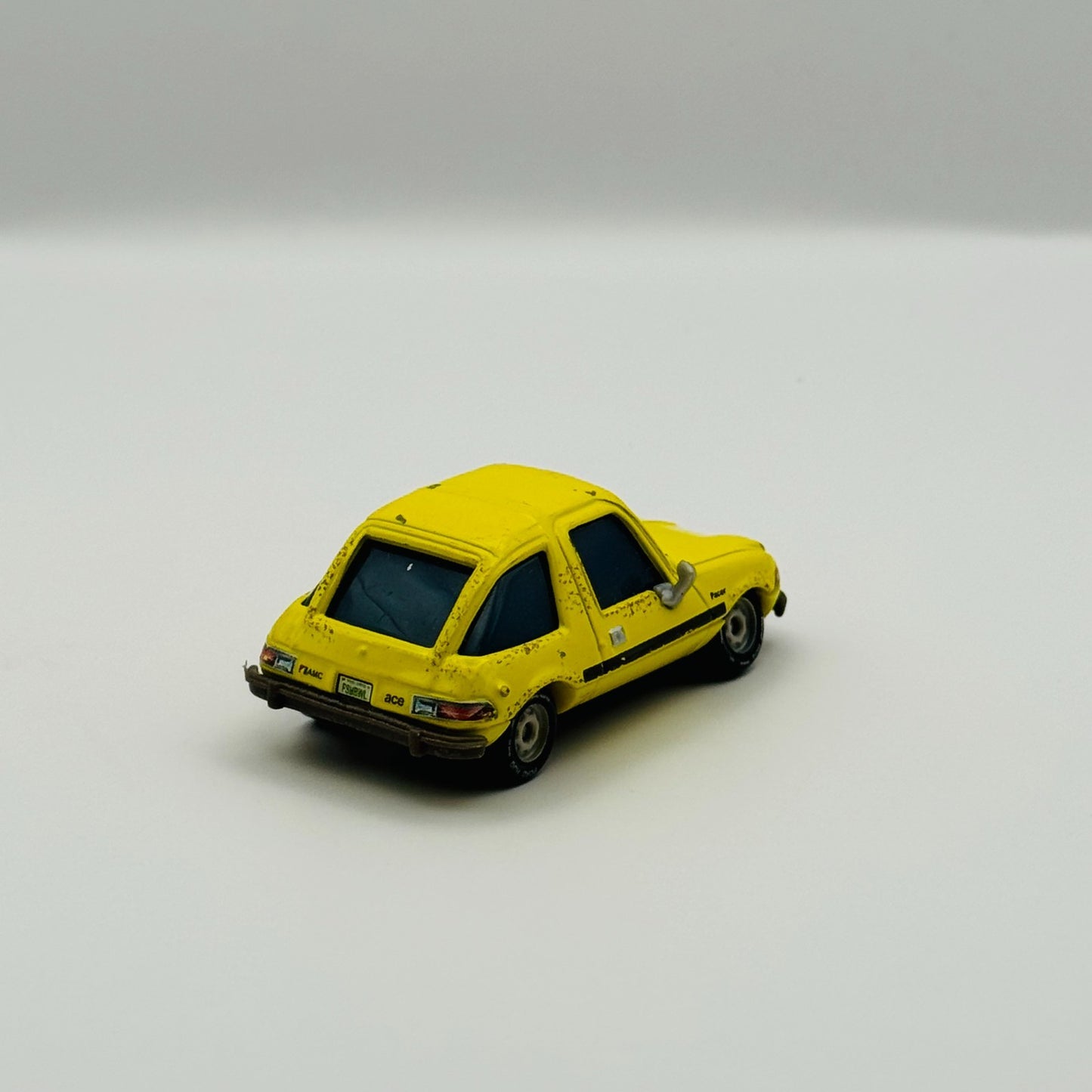 Disney Pixar Cars - FRED FISBOWSKI PACER YELLOW Lemons 2011 - 1:55 Diecast