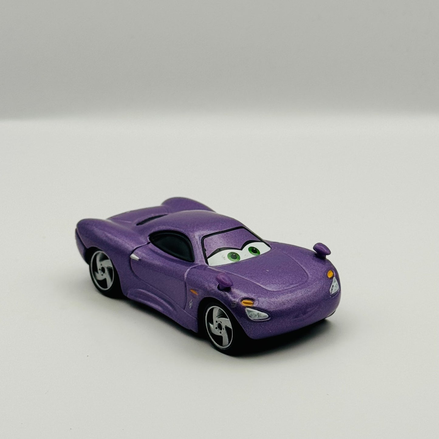 Disney Pixar Cars - HOLLEY SHIFTWELL Metallic Purple Cars 2 2011 - 1:55 Diecast