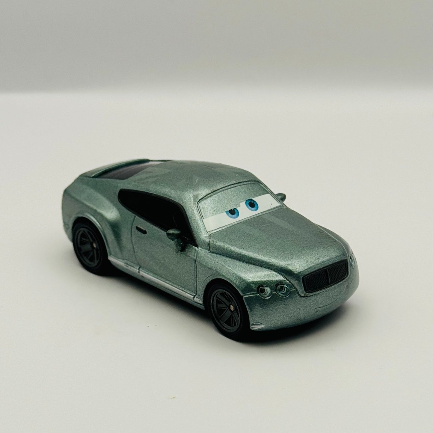 Disney Pixar Cars - PRINCE WHEELIAM *CHASE* Cars 2 2012 - 1:55 Diecast