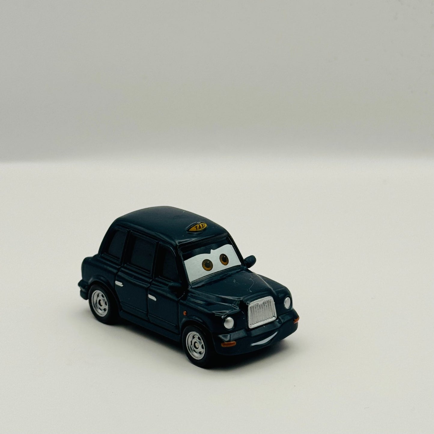 Disney Pixar Cars - CHAUNCY FARES LONDON TAXI - 1:55 Diecast