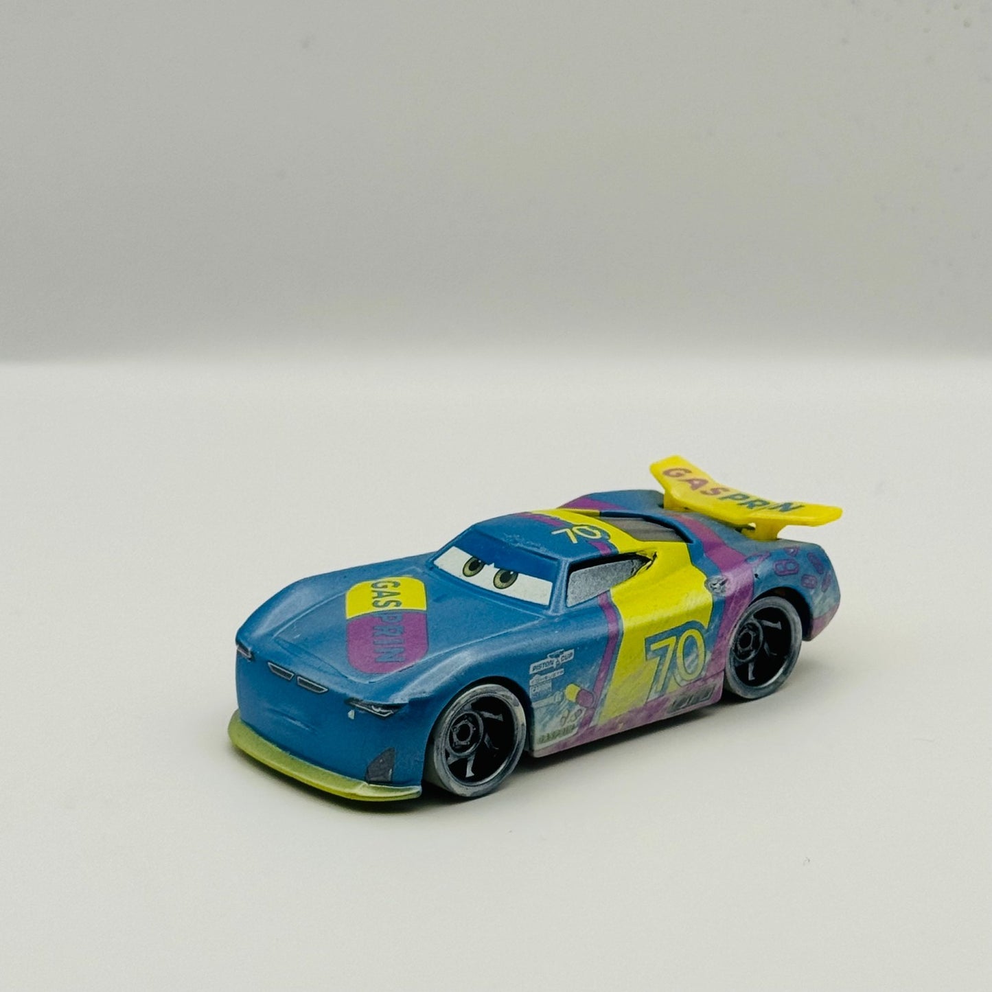 Disney Pixar Cars - FIREBALL BEACH RACERS RICHIE GUNZIT - 1:55 Diecast