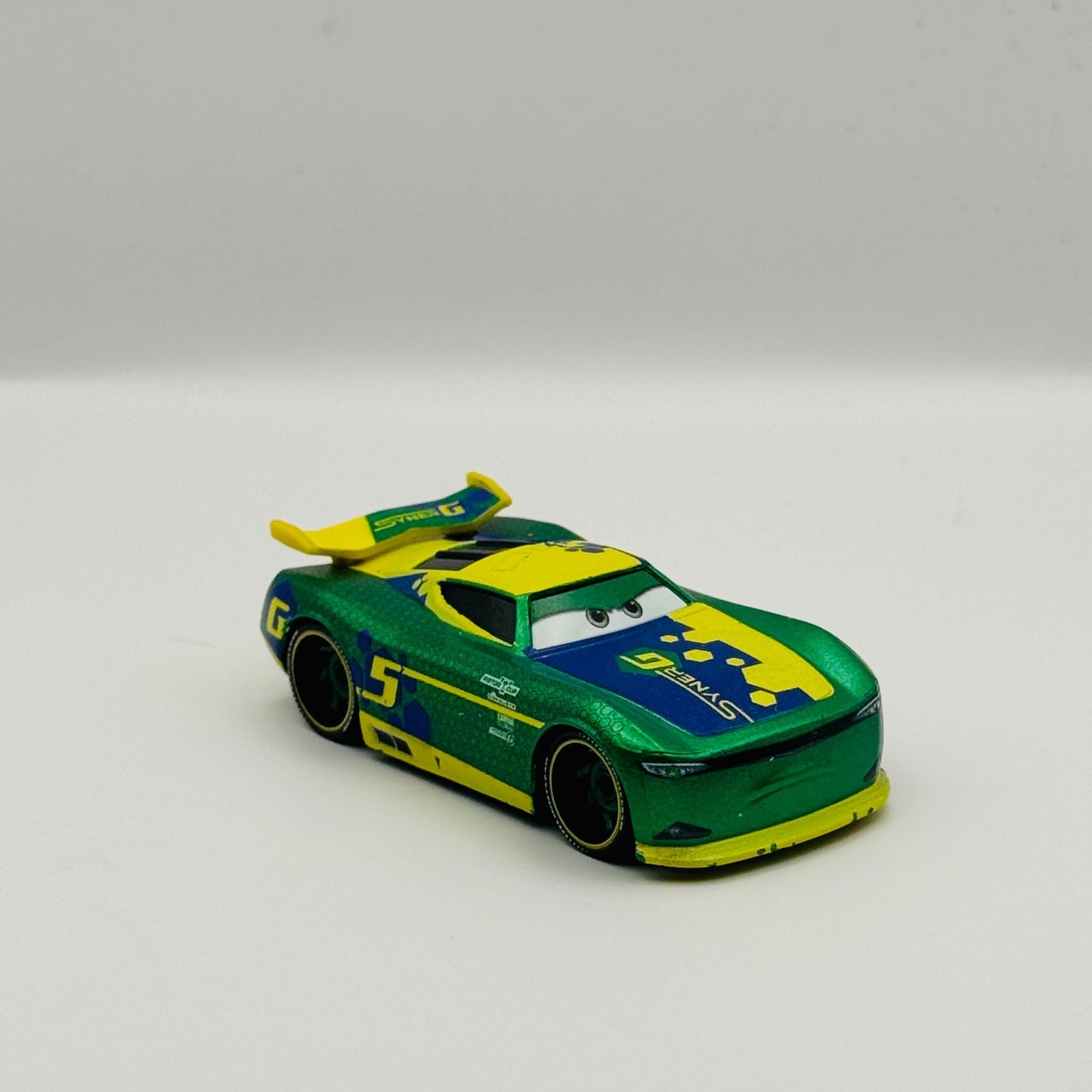 Disney Pixar Cars - ERIC BRAKER SYNERG Next Gen - 1:55 Diecast